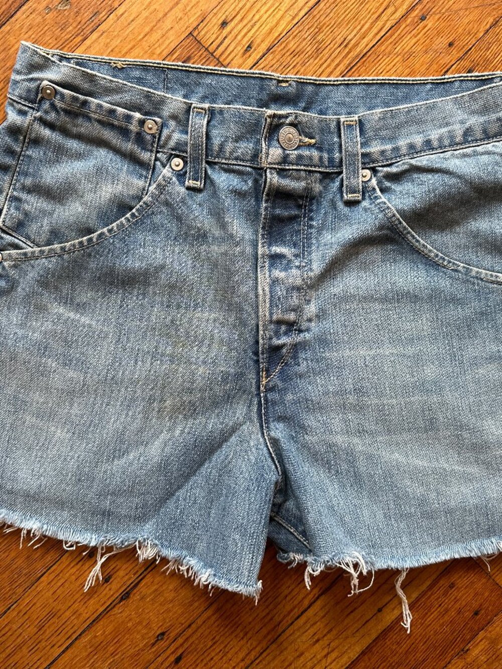 Vintage Levi's bush high waist jean shorts Wmns W30